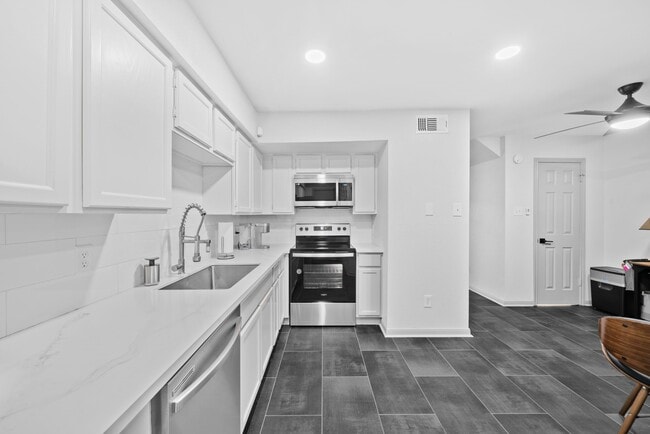 Photo - 3831 Landmark Dr