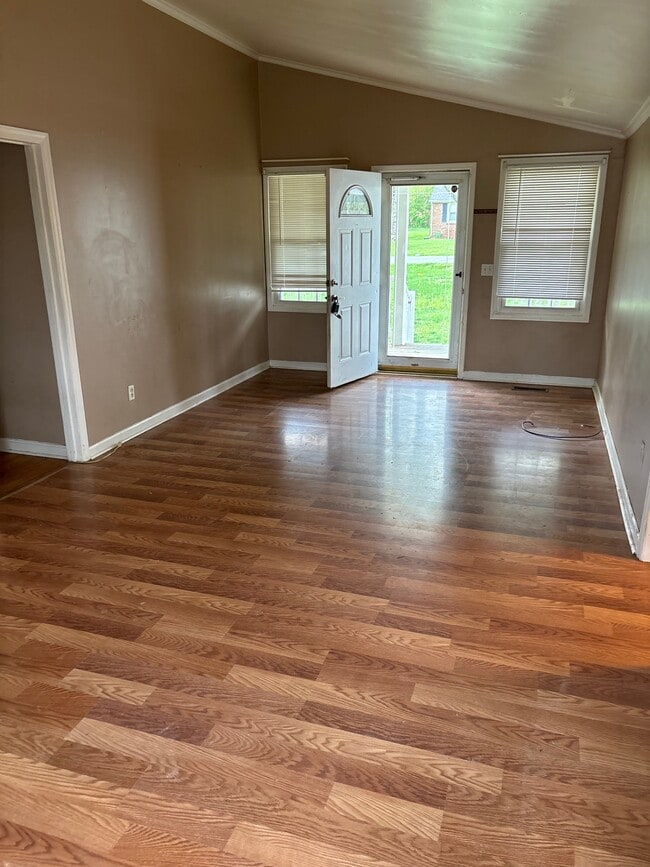 Photo - 206 Wesley St