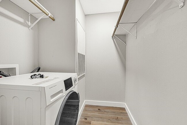 Building Photo - 5000 Pease St Unit 24