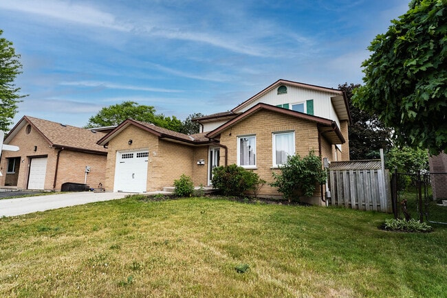 Photo - Beautiful 4-Bedroom Home in Pond Mills – Finished Basement & Garage