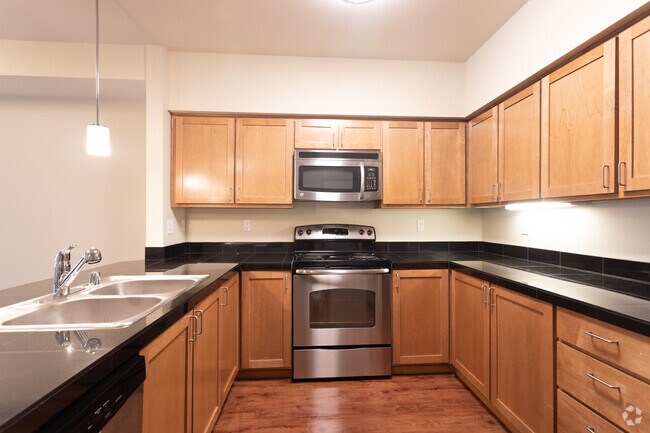 2BR, 2BA - 968SF - Shangri-La Apartments