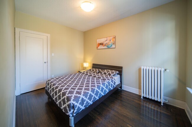 Photo - 935 Jervis St Unit 4