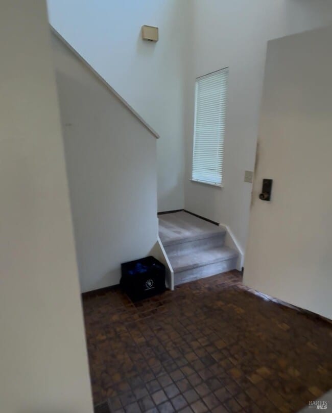 Photo - 33 Lakeview Ct