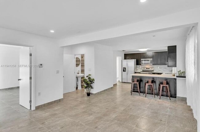 Photo - 211 SE 9th St