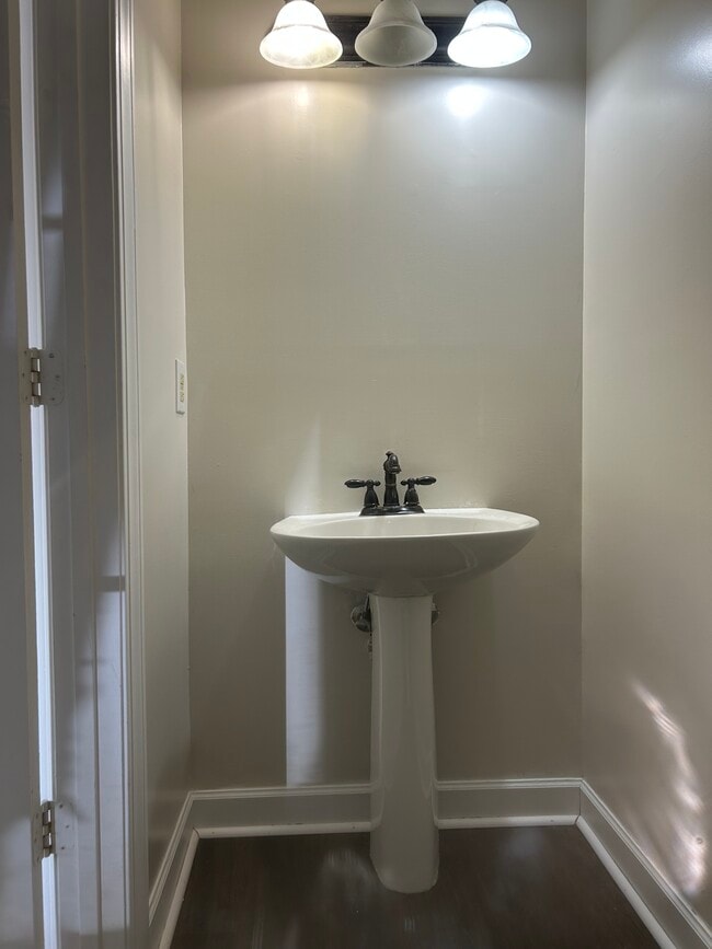 Photo - 1302 Farrington Way