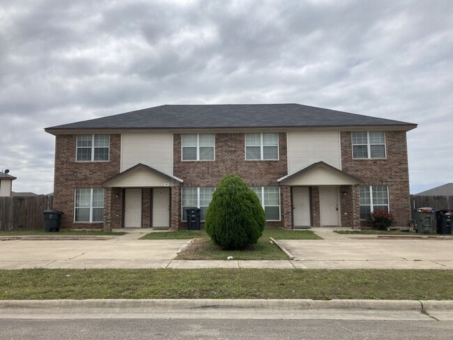 Building Photo - 4300 Abigail Dr Unit 4300 Abigail Drive D