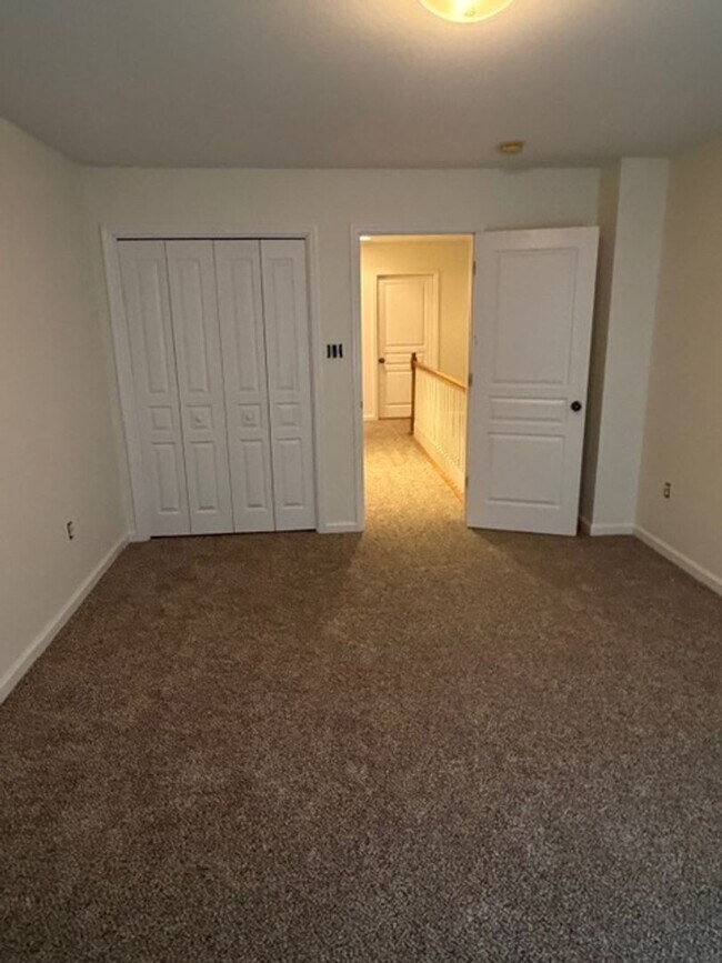 Photo - Knoxville Lovell Road Area 3 Bedroom 2.5 Bath with Garage Lawn Maintenance and Trash Pick up incl...