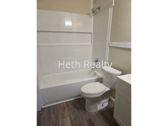 Photo - Commercial Space with a large lot, fully f...