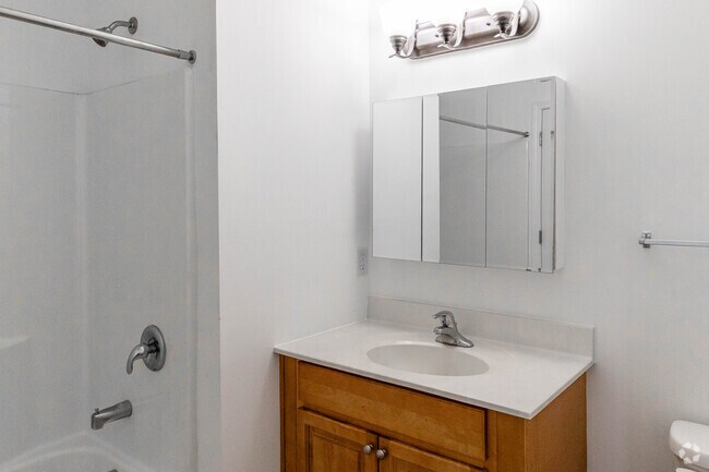 2BR, 2BA - 1,180SF - Bathroom
