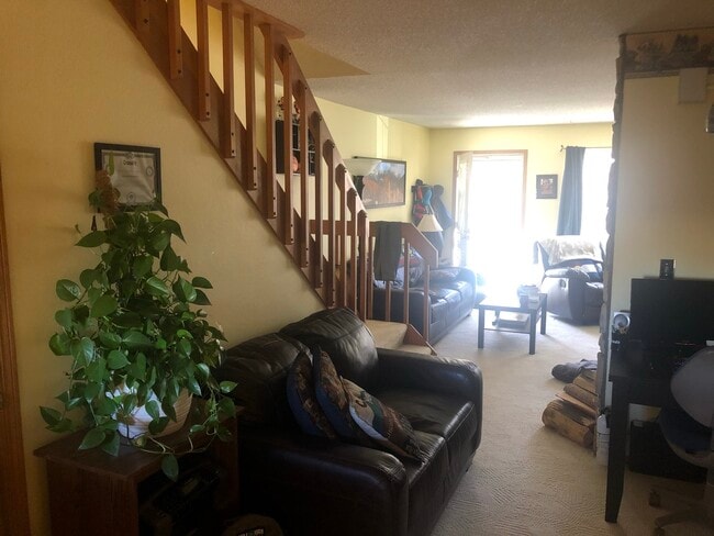 Comedor con vistas a la puerta principal - 8185 S Fillmore Cir