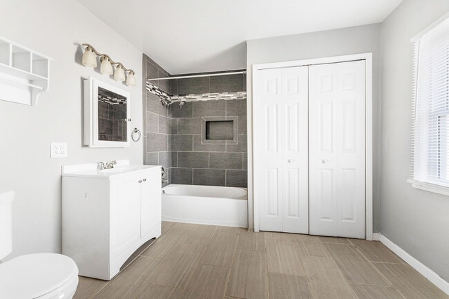 Photo - 21704 Jefferson St