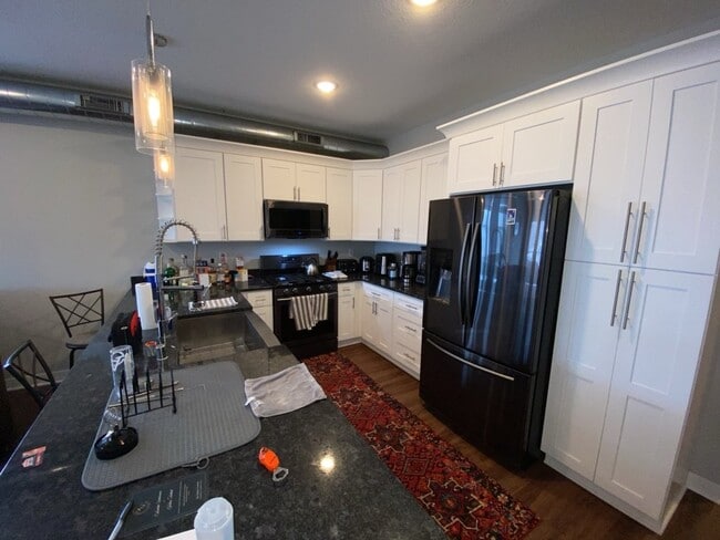 Photo - Stunning sunsets on private balcony 2 bed 2 bath in Longfellow! Unidad 1