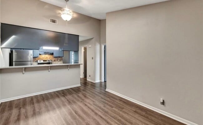 Photo - 215 Chantilly St