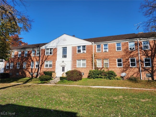 Building Photo - 1832 Forest Hills Blvd Rental