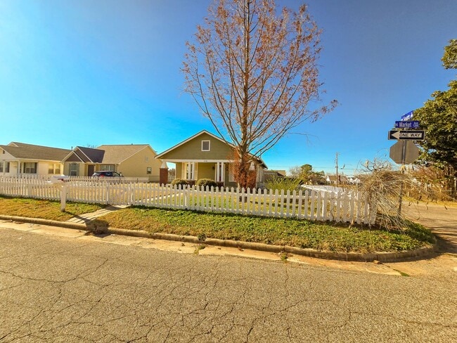 Photo - 1224 N Market Ave