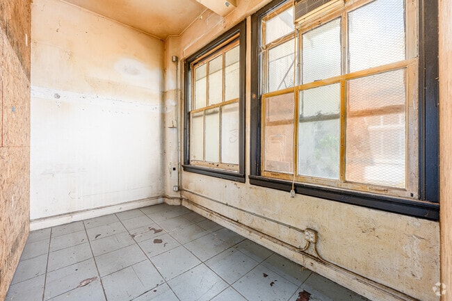 Loft - 1097SF - Primary Bedroom - 725-729 S Spring St
