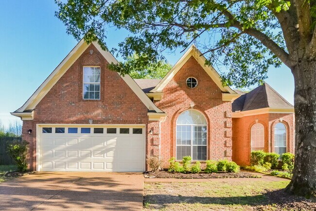 Photo - 1058 Green Fern Cove House