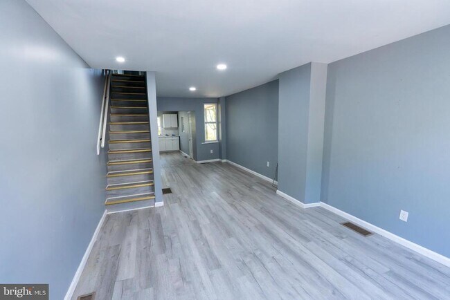 Photo - 741 E Norwegian St