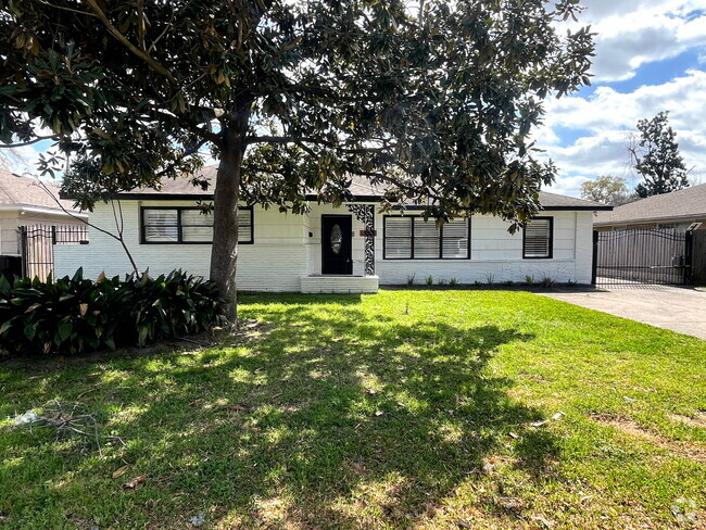 Building Photo - 9613 Westview Dr Rental