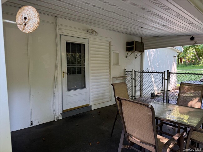 16 Ernest Ln Unit A