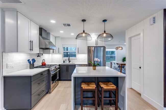 Photo - 2209 Fair Oaks Dr