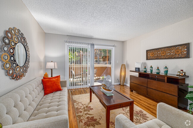 2BR, 2BA - 969SF - Living Room