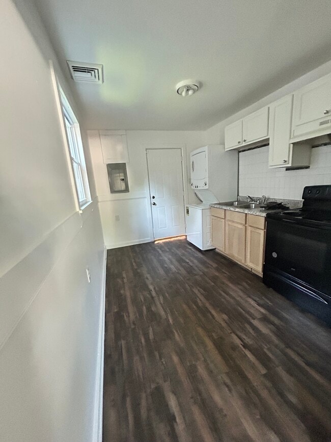 Photo - 2835 Adams St