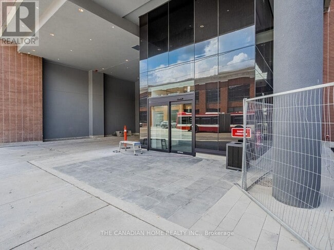 Photo - 270 Dufferin St Unit 321