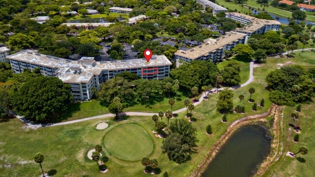 Photo - 3900 Oaks Clubhouse Dr Unit 411