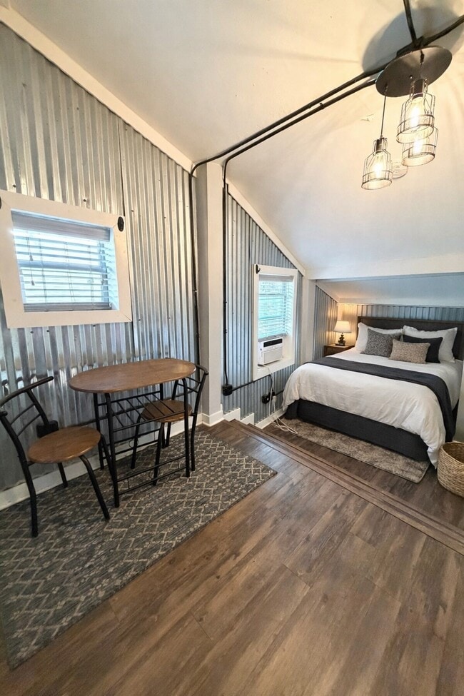 Photo - 4630 Woodside St Unit 3