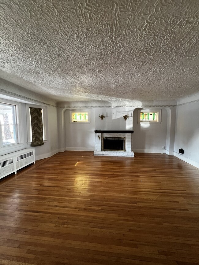 Photo - 1166 Victoria Av Unit Main