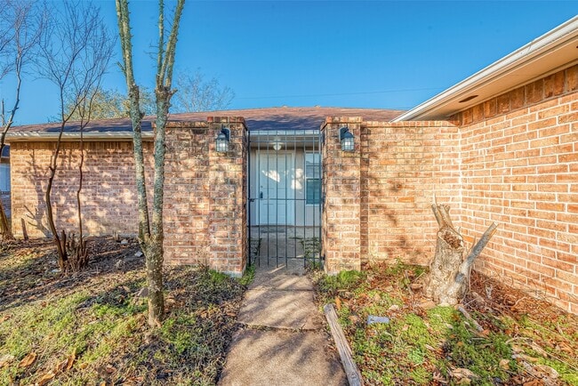 Building Photo - 3806 Embarcadero Dr