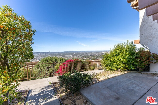 Photo - 1709 Cam De Villas