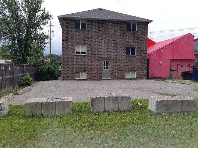Photo - All Inclusive Student Rooms By McMaster! Unit 2B