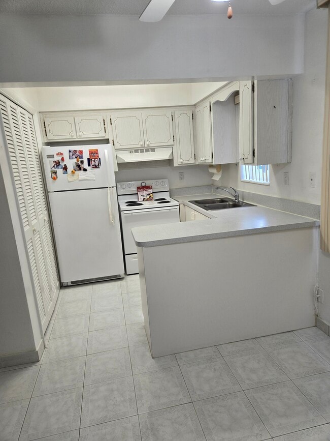 Photo - 2210 Taylor St Unit 105