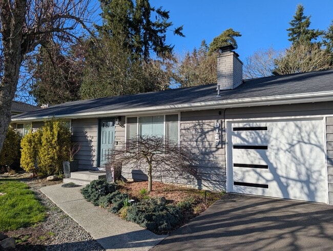 Building Photo - Highly Desirable Edmonds Rambler; 3 Bedroom 1 bath