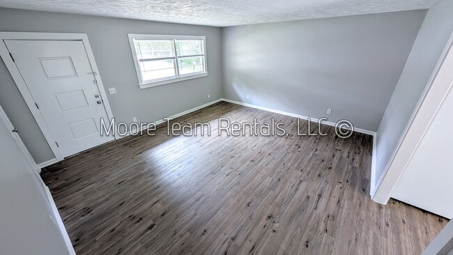 Photo - 182 Ewart Dr