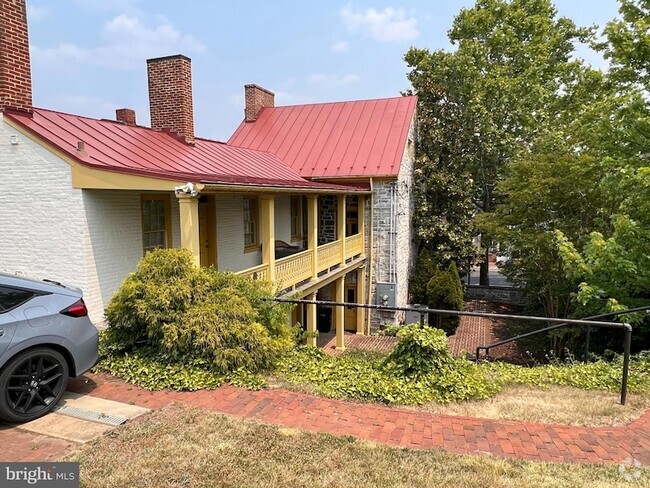 Building Photo - 15 S Braddock St Rental