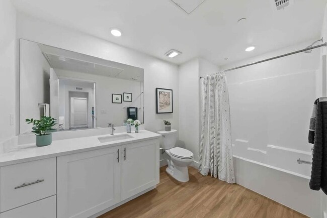 Photo - 5925 Charlotte Dr