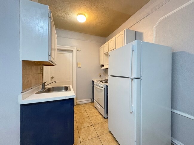 Building Photo - 333 Summit Ave Unit 103