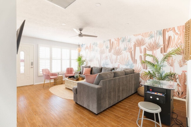 Photo - 6437 E Oak St Apartment Unit ID1054265P