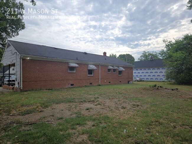 Photo - 211 W Mason St