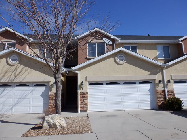 3 bedroom, 2.5 Bath Town home - 3 bedroom, 2.5 Bath Town home