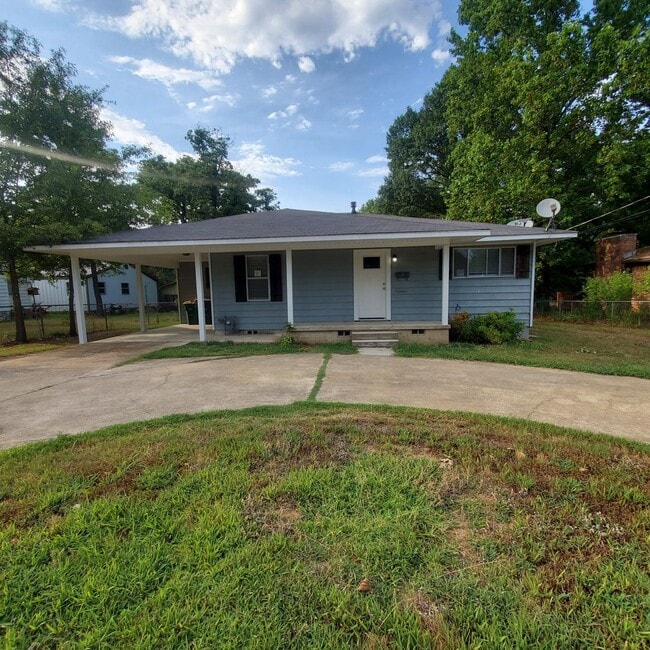 Photo - 702 Wildwood Ave