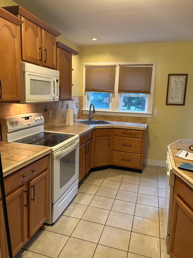 Photo - 117 N Burlington Rd House