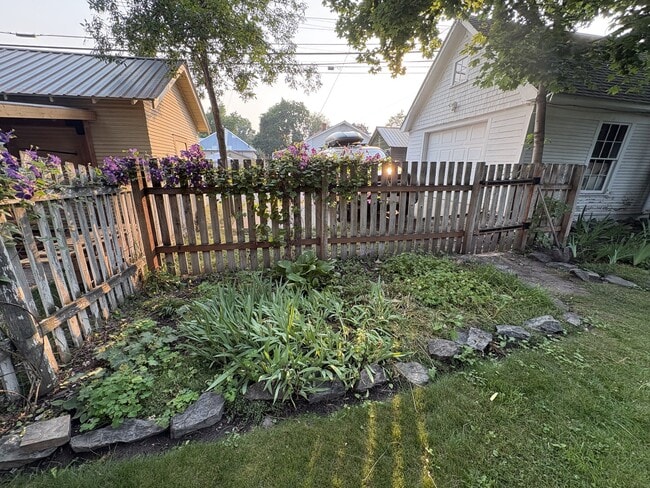 Photo - 520 3rd Ave E