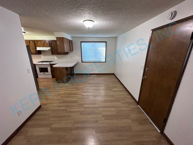 Charming 3-Bed Oasis with 2 Full Baths in Oregon City – 1,360 Sq. Ft. of Comfort Awaits!