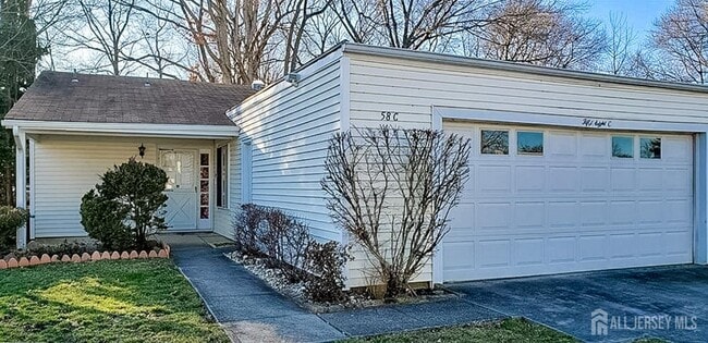 Building Photo - 58 Essex Rd Rental