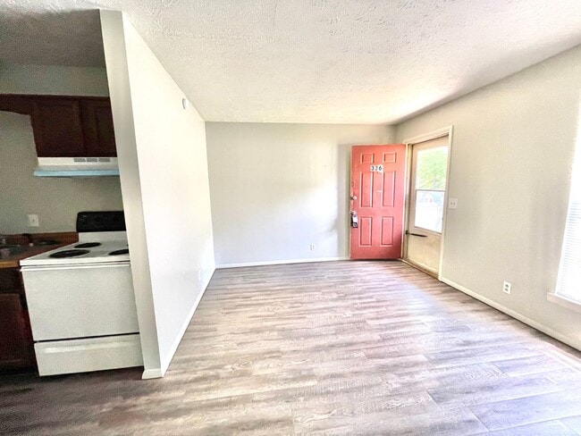 Photo - Renovated 1 Bedroom / 1 Bathroom in Madison! Pet friendly! A block from everything you need!