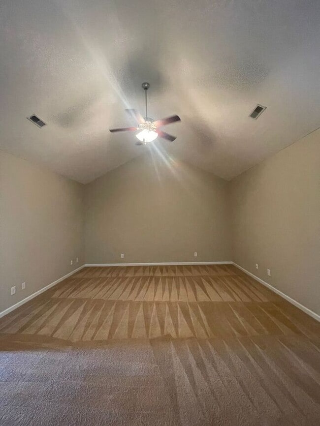 Photo - 2 bed, 2 bath, 2 car garage ranch style townhouse in N. Knoxville